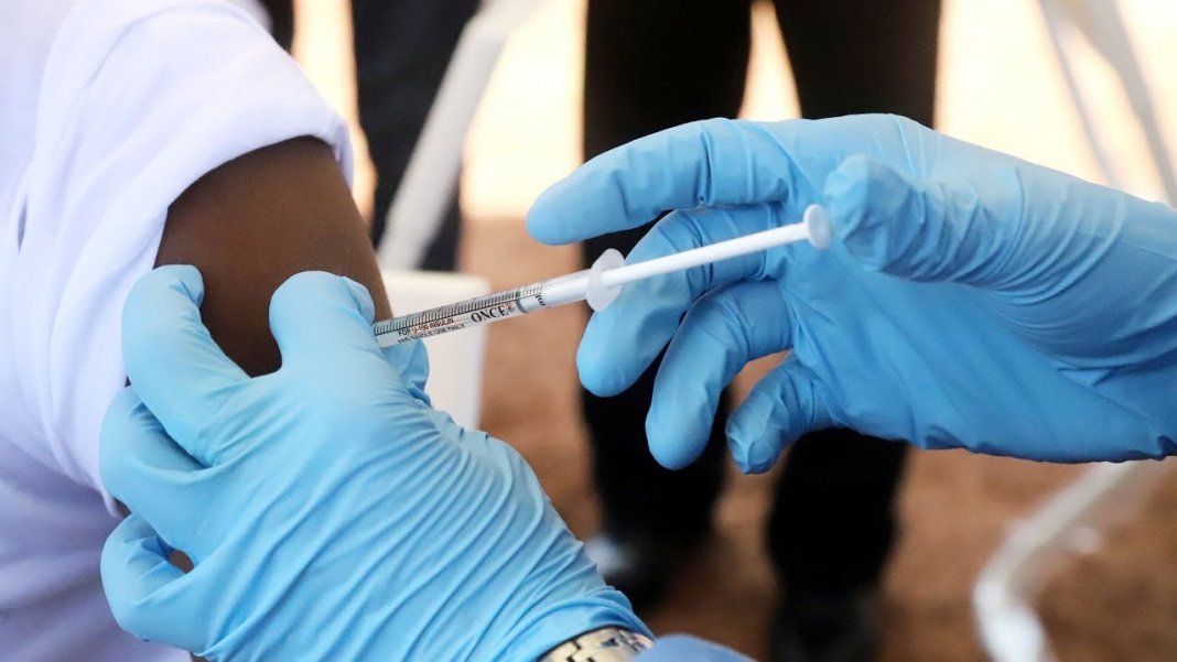 OMS celebra aprovação da primeira vacina contra o ebola