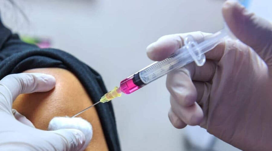 Médico é preso acusado de infectar 900 crianças com HIV após reutilização de seringas