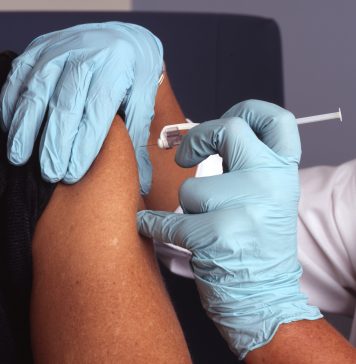 Empresa alemã inicia testes em humanos com vacina contra coronavírus