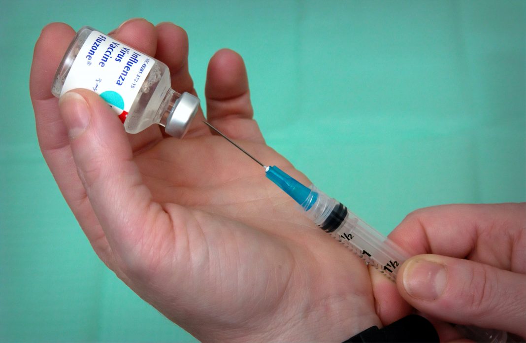 Vacina contra o coronavírus desenvolvida pela Universidade de Oxford será testada em pessoas também no Brasil