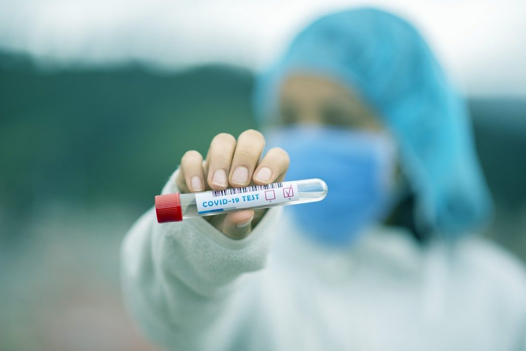 Israel desenvolve teste de saliva que revela coronavírus em menos de um segundo