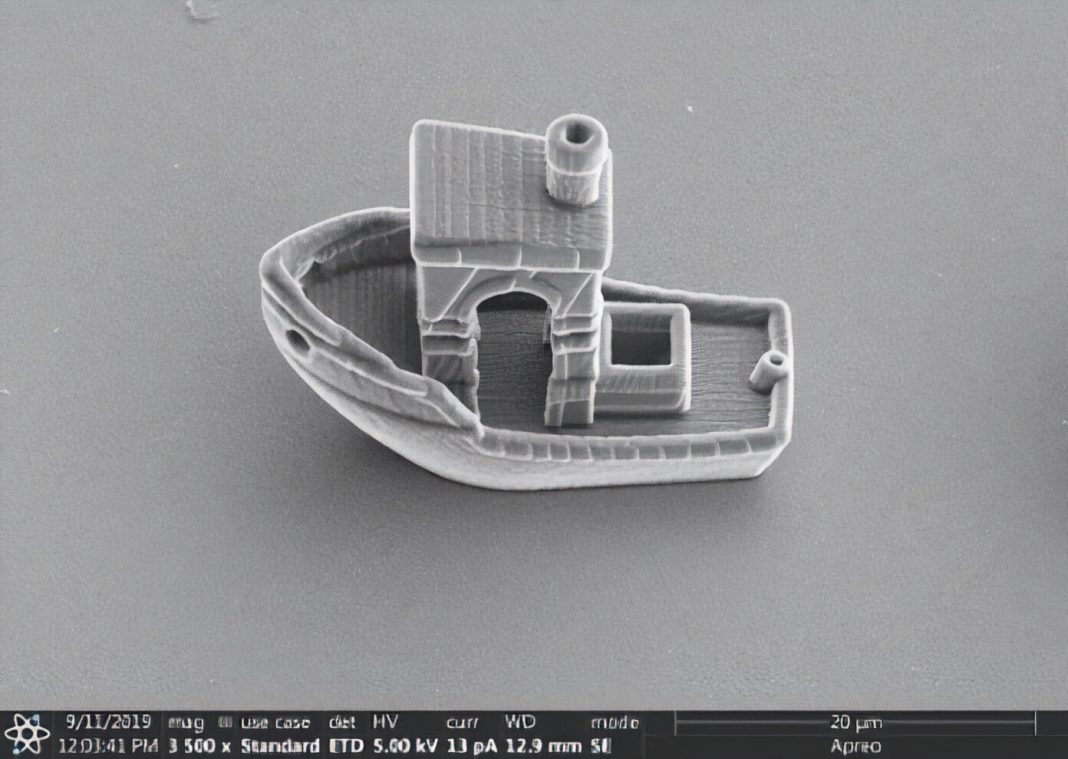 Cientistas imprimem em 3D um barco do tamanho de uma célula, o menor do mundo