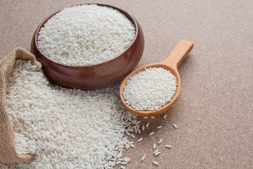 Cientistas dizem que este novo truque para cozinhar arroz remove o arsênico, mas mantém os nutrientes