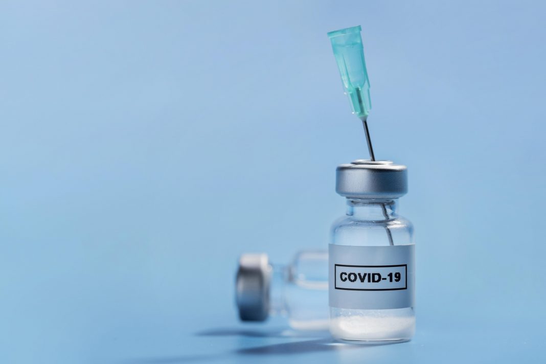 Microchips? Não. Aqui está a lista completa dos ingredientes das vacinas COVID-19