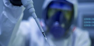 China passa a usar testes retais para detectar Covid-19, informa TV estatal