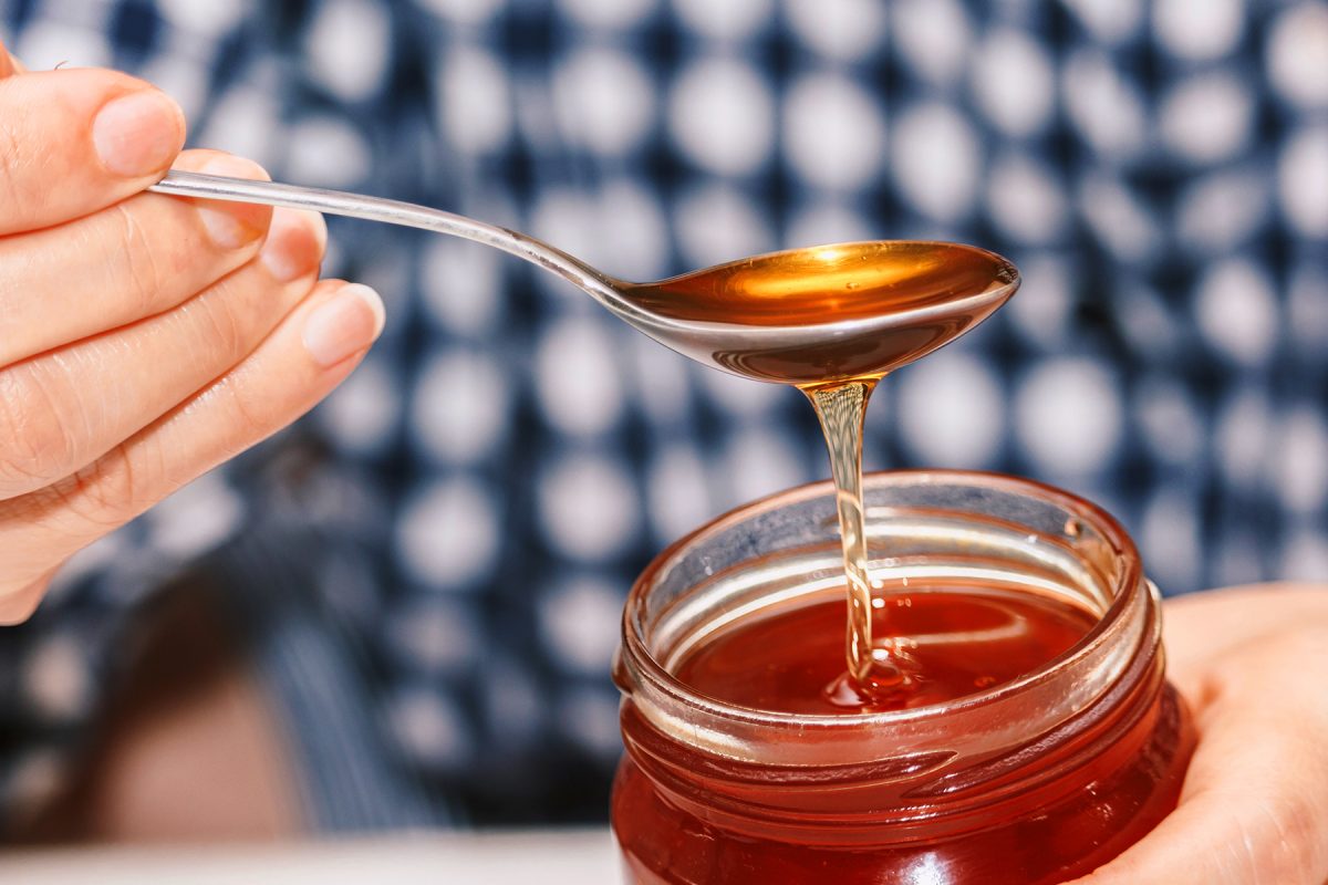 1800ss getty rf honey scaled - Remédios naturais para tosse