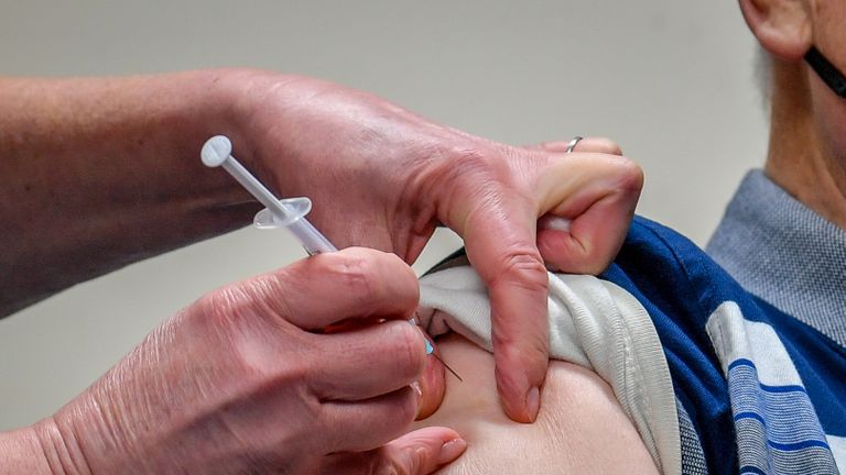Vacina AstraZeneca é ‘segura e eficaz’, afirma Regulador da União Europeia