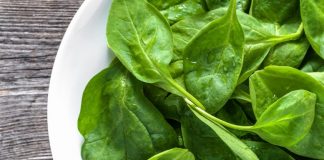 Nova pesquisa descobriu que vegetais de folhas verdes são essenciais para a força muscular