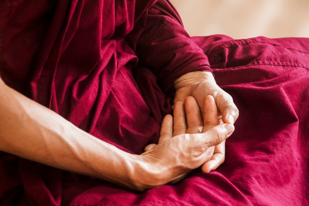 A prática meditativa e o bem-estar espiritual podem preservar a função cognitiva no envelhecimento