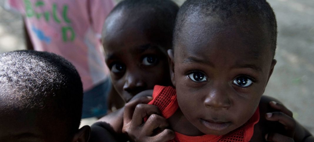 As enfermidades transmitidas pela água ameaçam mais de meio milhão de crianças no Haiti