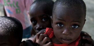 As enfermidades transmitidas pela água ameaçam mais de meio milhão de crianças no Haiti