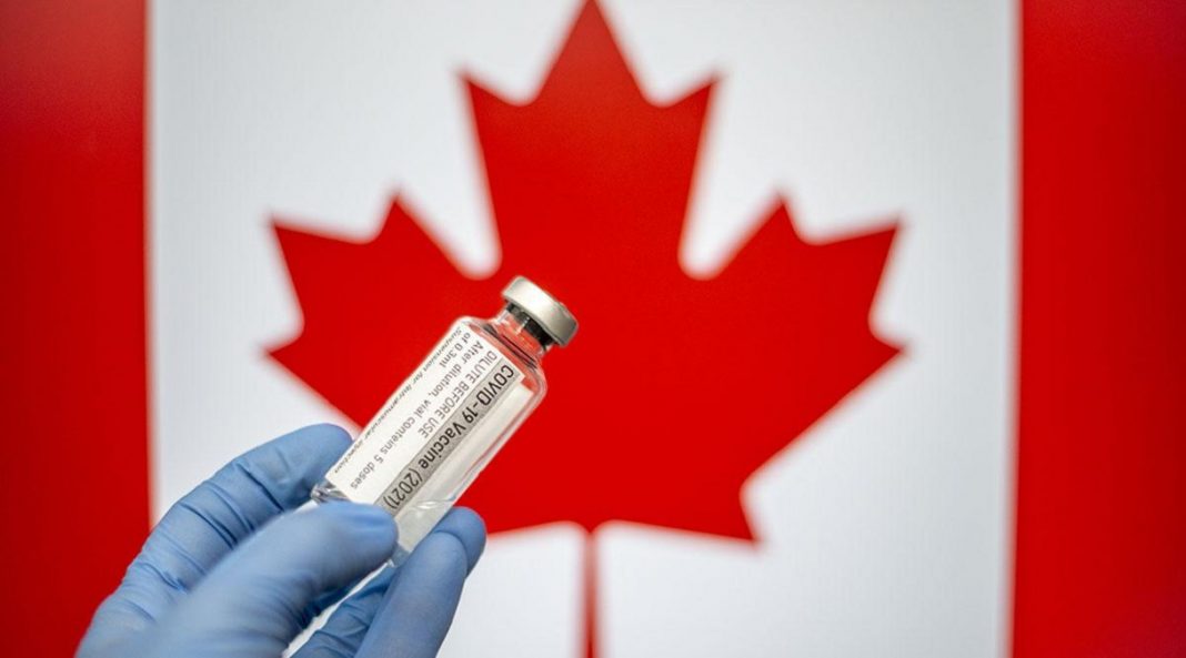 Procura por vacina contra Covid quadruplica no Canadá após exigência de comprovante para comprar álcool e cannabis