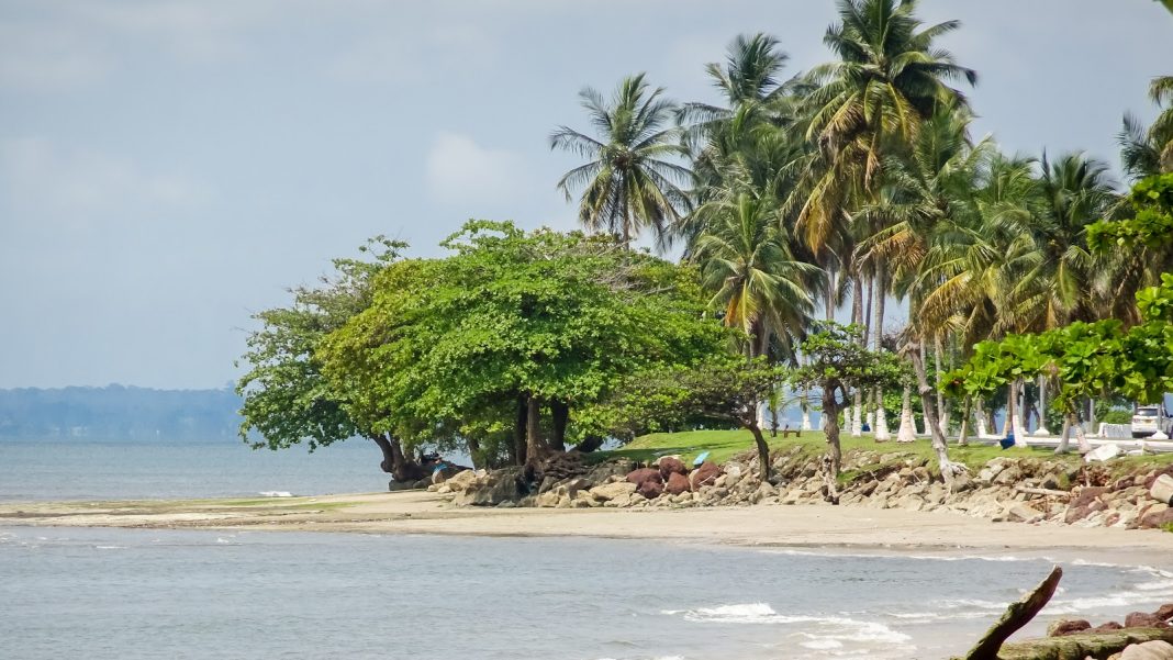 Qual país africano está fornecendo ao mundo um plano para a proteção dos oceanos?