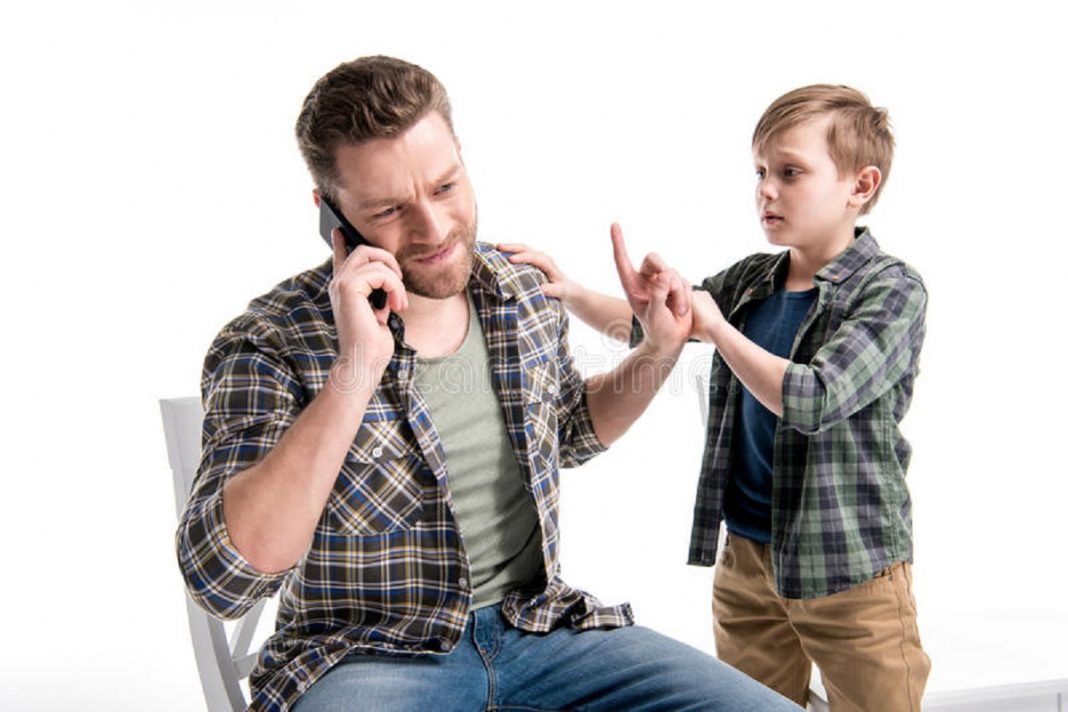 Quando a criança interrompe constantemente: 5 estratégias para evitar isso