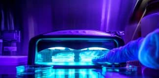 Lâmpadas UV usadas para curar esmaltes danificam o DNA