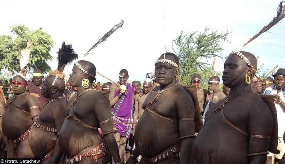 revistasaberesaude.com - Homens desta tribo etíope competem para se tornarem os 'mais gordos do ano', considerada a maior conquista